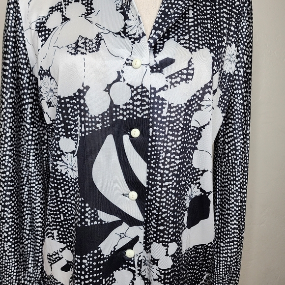 Vintage 1070s Liberty House of Hawaii Black and White Floral Button Down Blouse - Picture 8 of 9